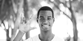 Los discapacitados auditivos que pueden escuchar a las ballenas