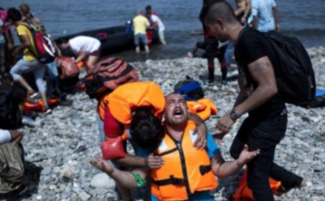 Refugiados dicen que Jesús apareció y que los salvó de morir en el mar