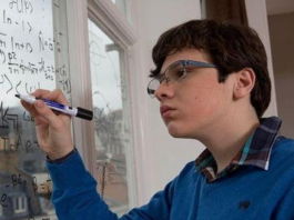 Un niño autista con mayor CI que Einstein crea su propia teoría de la relatividad