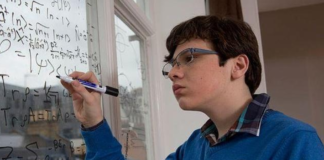 Un niño autista con mayor CI que Einstein crea su propia teoría de la relatividad