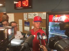 Clay Buchholz se reporta a los entrenamientos de los Phillies