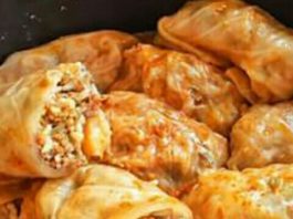 Niños envueltos rellenos de carne molida y berenjenas