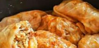 Niños envueltos rellenos de carne molida y berenjenas