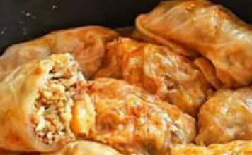 Niños envueltos rellenos de carne molida y berenjenas