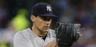 Nathan Eovaldi firma con los Rays de Tampa Bay