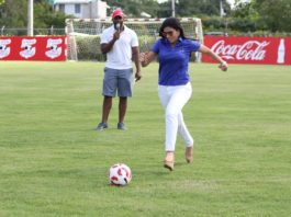 Cambridge triunfa en el partido inaugural de la Copa Coca-Cola de Fútbol Inter-escolar