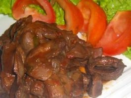 Mollejitas de pollo ahogadas en vino tinto