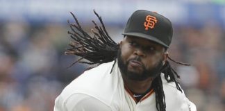 Johnny Cueto sigue en República Dominicana junto a su padre enfermo