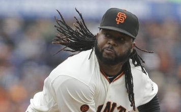 Johnny Cueto sigue en República Dominicana junto a su padre enfermo