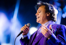 Admiradores de Juan Gabriel viven emoción en homenaje