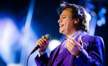 Admiradores de Juan Gabriel viven emoción en homenaje