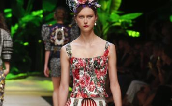 Los tonos metalizados vuelven a las pasarelas