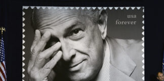 Oscar de la Renta ya tiene sus propios sellos postales