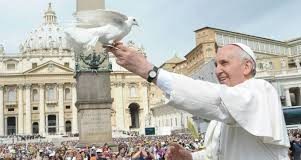 El papa Francisco admitió que en el Vaticano “hay corrupción” pero aseguró que él “vive en paz”