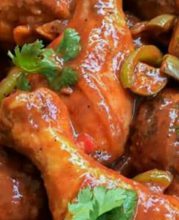 Pollo guisado dominicano