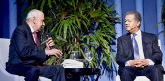 Leonel Fernández explica que el político que no deja entender no influye