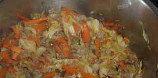 Repollo guisado con carne molida