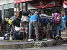 El drama de comer basura en Venezuela