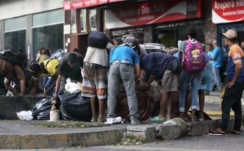 El drama de comer basura en Venezuela
