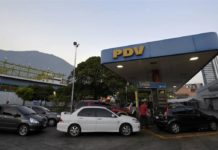 En Venezuela, el país del petróleo, escasea el combustible