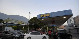 En Venezuela, el país del petróleo, escasea el combustible