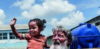 La historia del hombre que salvó a 500.000 pobres en África