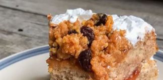 Bizcocho de guayaba con dulce de leche cortada