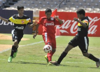 Equipos del colegio Leonardo da Vinci están invictos en la etapa de Santiago de la Copa Coca-Cola de Fútbol Interescolar 2017