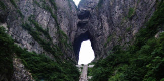 La Puerta del Cielo: Tianmen Shan (Hunan-China)