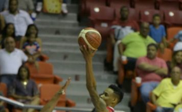 Pueblo Nuevo gana en debut de Víctor Liz