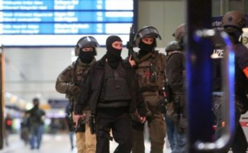 Policía confirma que ataque con hacha en Dusseldorf fue ejecutado por varios agresores