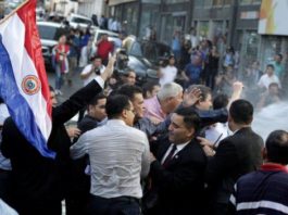 Graves disturbios en el Congreso de Paraguay tras avance de polémico proyecto para la reelección presidencial