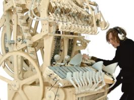 La increible máquina musical que esta integrada por 2000 esferas de mármol