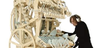 La increible máquina musical que esta integrada por 2000 esferas de mármol