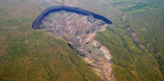 «Una puerta al infierno»: el gigantesco cráter de Siberia que sigue creciendo