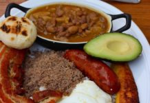 Bandeja paisa colombiana