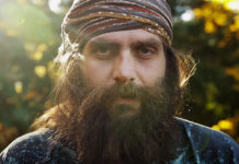 Un multimillonario dona su fortuna para ayudar a enfermos tras pasar una noche en cárcel