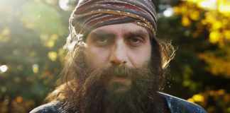 Un multimillonario dona su fortuna para ayudar a enfermos tras pasar una noche en cárcel