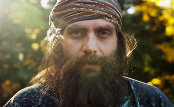 Un multimillonario dona su fortuna para ayudar a enfermos tras pasar una noche en cárcel