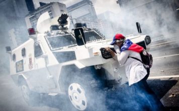 La historia de María José, la señora que detuvo el rinoceronte de la Guardia Nacional venezolana