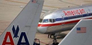 Nuevo escándalo de aerolíneas: American Airlines se disculpa por un auxiliar de vuelo que amenazó de golpes a un pasajero