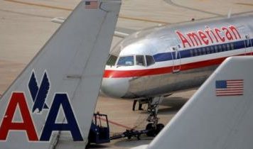 Nuevo escándalo de aerolíneas: American Airlines se disculpa por un auxiliar de vuelo que amenazó de golpes a un pasajero