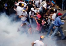 Venezuela: Inmensa represión en varias ciudades, inquietud internacional y dos fallecidos este 19 de Abril