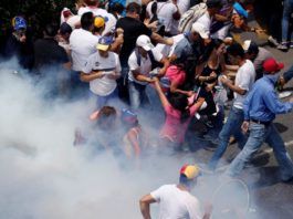Venezuela: Inmensa represión en varias ciudades, inquietud internacional y dos fallecidos este 19 de Abril