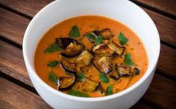 Sopa de berenjenas y tomates