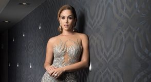 Estilo en la alfombra de los premios soberano