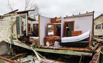 Al menos cinco personas murieron y más de 50 fueron heridas por el paso de tornados en Texas
