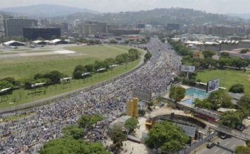 ¿Hacia dónde va Venezuela?: 4 posibles escenarios que pueden derivar de la ola de protestas que vive el país