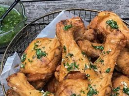 Pollo frito con salsa wasakaka