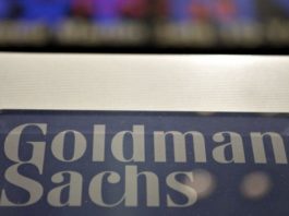 Por qué la oposición en Venezuela está «indignada» con el “salvavidas financiero” de Goldman Sachs al gobierno de Nicolás Maduro